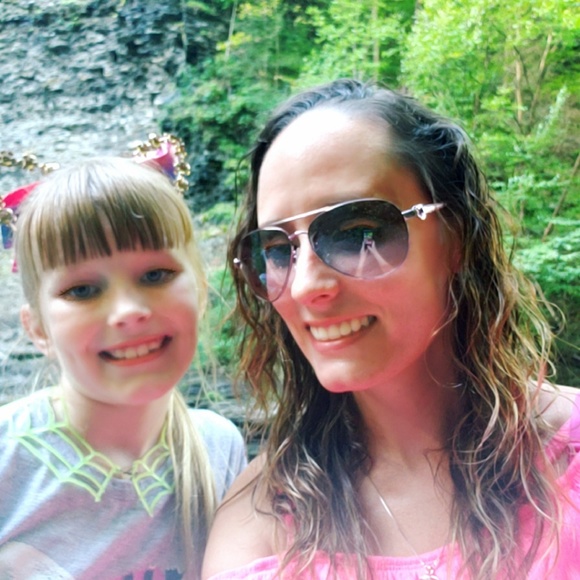 Meet your Posher, Sarah - Picture 2 of 3